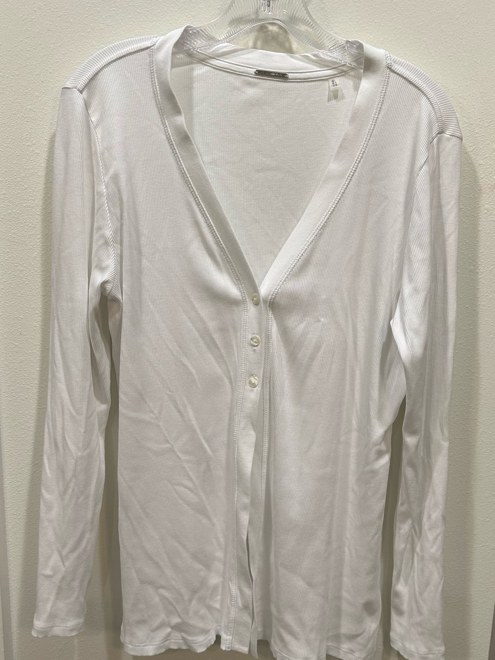 Tahari Women’s White V-Neck Long Sleeve Button Top